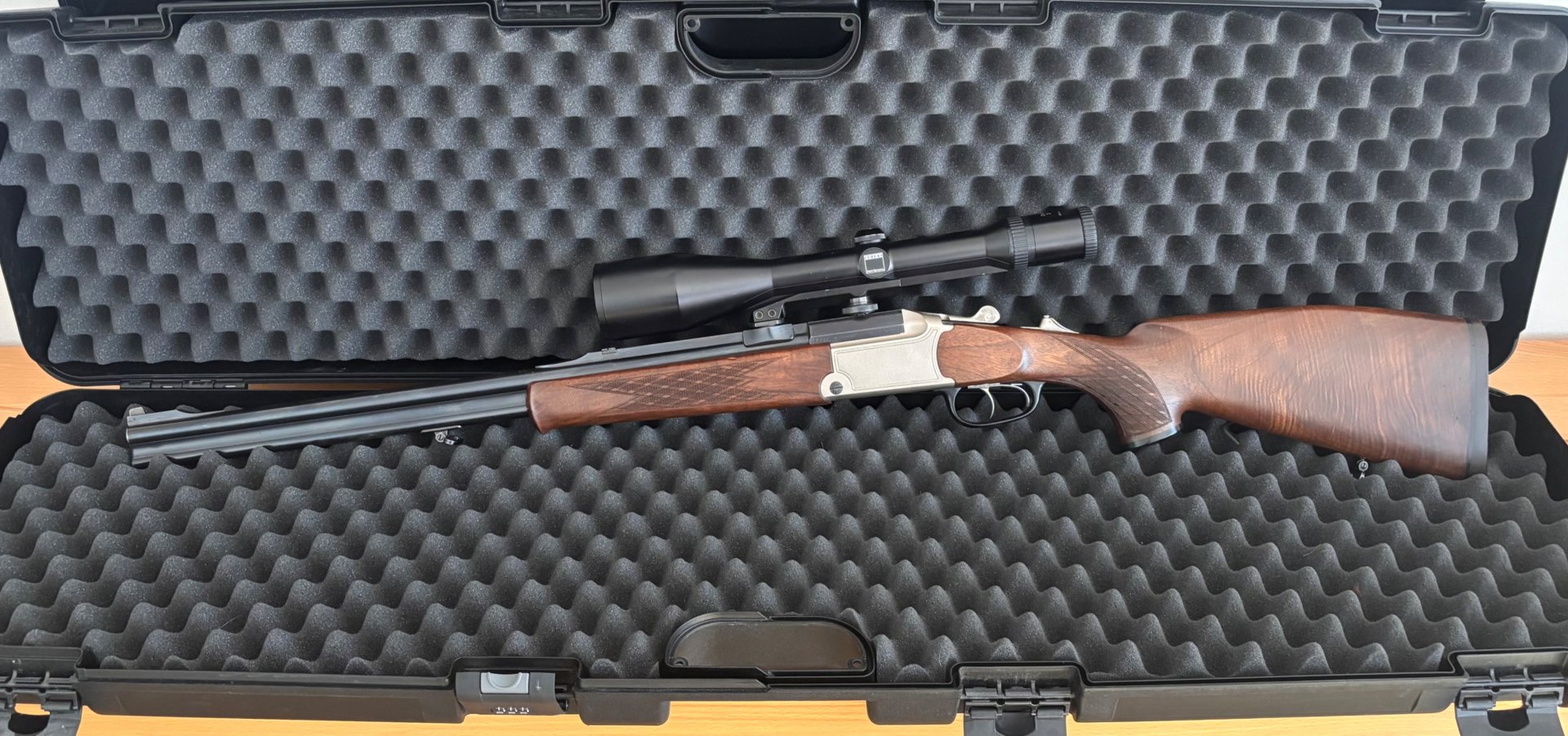 Blaser B 750/88 Bergstutzen m. Linksschaft – 5,6x50R Mag. / 9,3x74R – Zeiss 3-12x56 T* – Bild 1