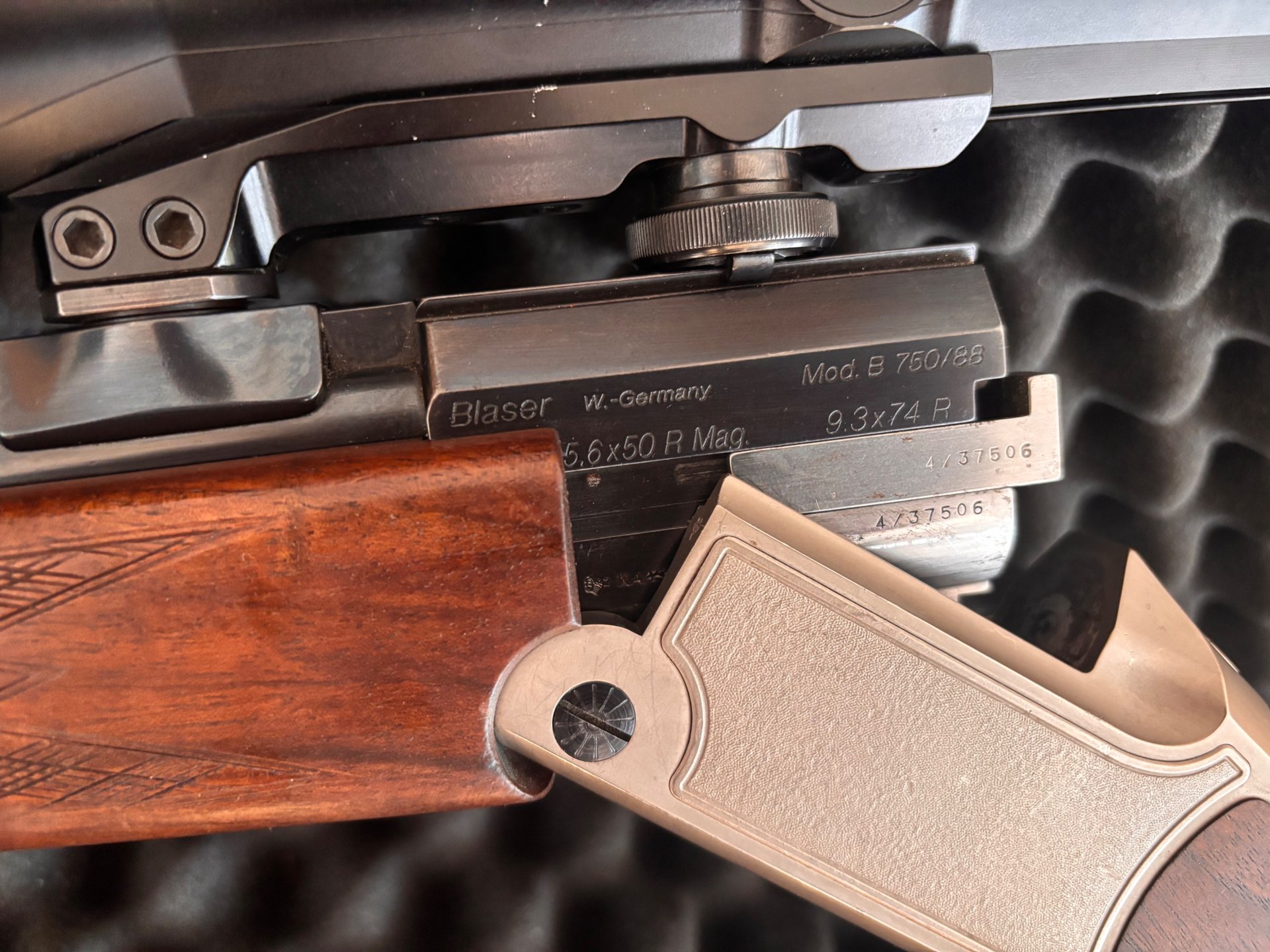 Blaser B 750/88 Bergstutzen m. Linksschaft – 5,6x50R Mag. / 9,3x74R – Zeiss 3-12x56 T* – Bild 3