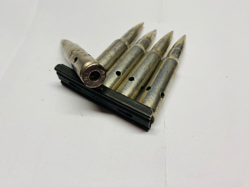 5 Exerzierpatronen im Kaliber .308 Winchester auf Ladestreifen, gefertigt von IMI – Bild 2