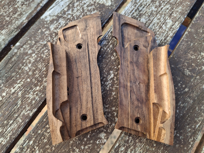 Sig Sauer P226 X-Serie SAO 1. Generation - Original Holzgriffschalen – Bild 2