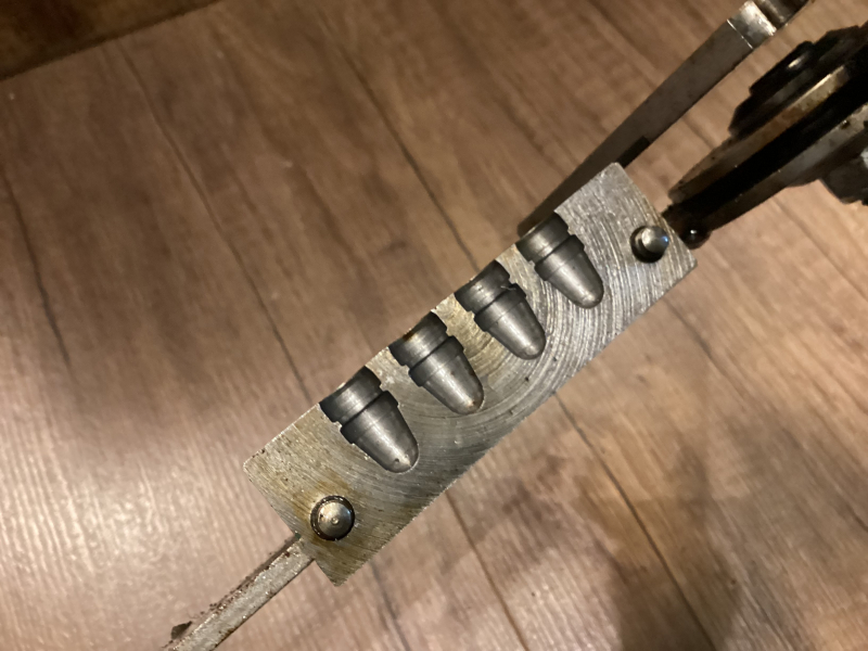 4 - fach 9mm Para GIEßZANGE / Kokille Dia.356 - 135gr. RN mit Rand BB von Klaus Wich mit Griffen – Bild 2