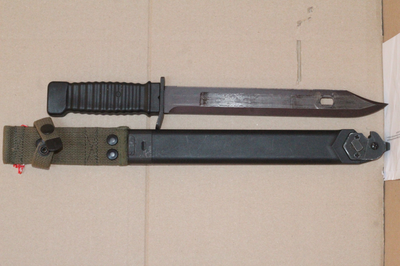 KAMPFMESSER MIT GRIFF NACH ART DES KCB-BAJONETTS – Bild 2