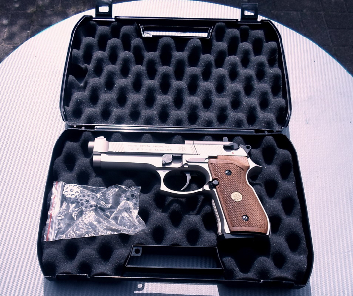 Beretta 92 FS Vernickelt mit Holzgriffschalen – Bild 2