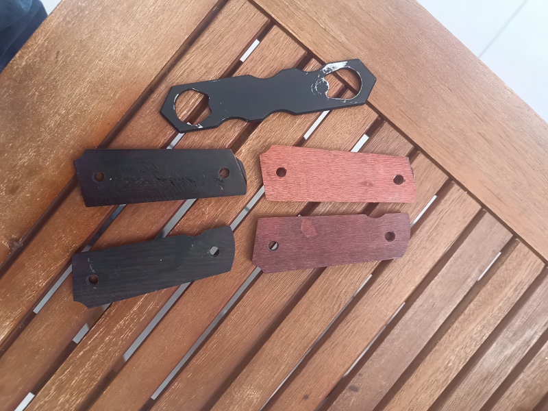2 Paar Holzgriffschalen 1911 Colt etc und Bushing Wrench – bild 2