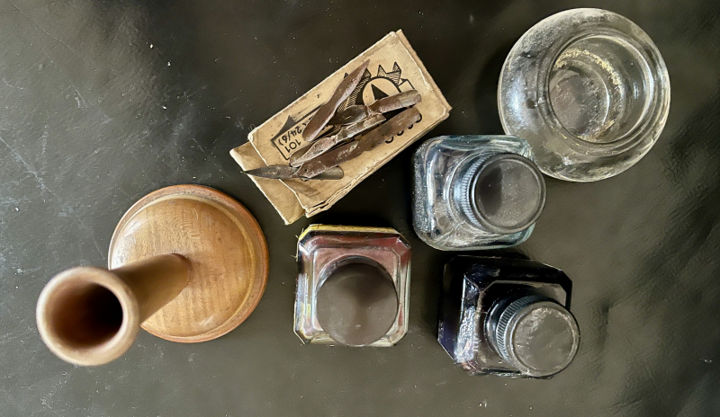 Antikes Schreibtischset mit Tintenfässer – Bild 2