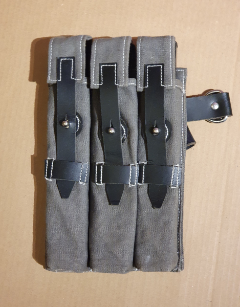 Schmeisser G.S.G. MP40 AEG / 6mm BB, incl. 5 Magazine und 3er Magazintasche ! – Bild 4