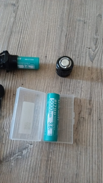 Taschenlampe wiederaufladbar mit 2 Akkus – Bild 5