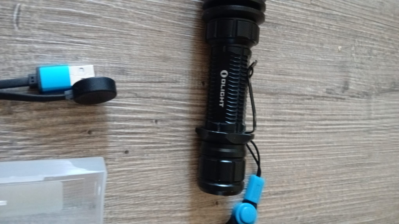 Taschenlampe wiederaufladbar mit 2 Akkus – Bild 2