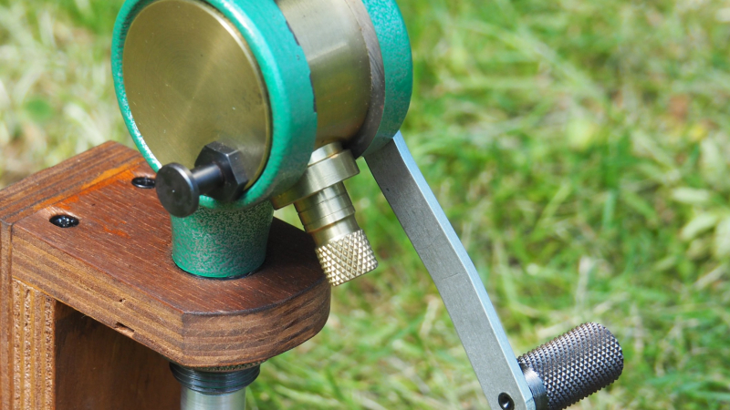 Gelegenheit ! RCBS Schwarzpulver Pulverfüllgerät mit Ständer aus Holz ! Sehr Gut ! – afbeelding 3