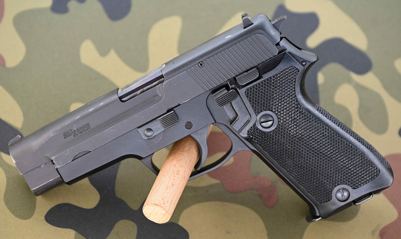 Halbautomatische Pistole P 220 SIG SAUER P220 Kal. 9 mm Luger, Bj. 1981, tiptop! – Bild 2