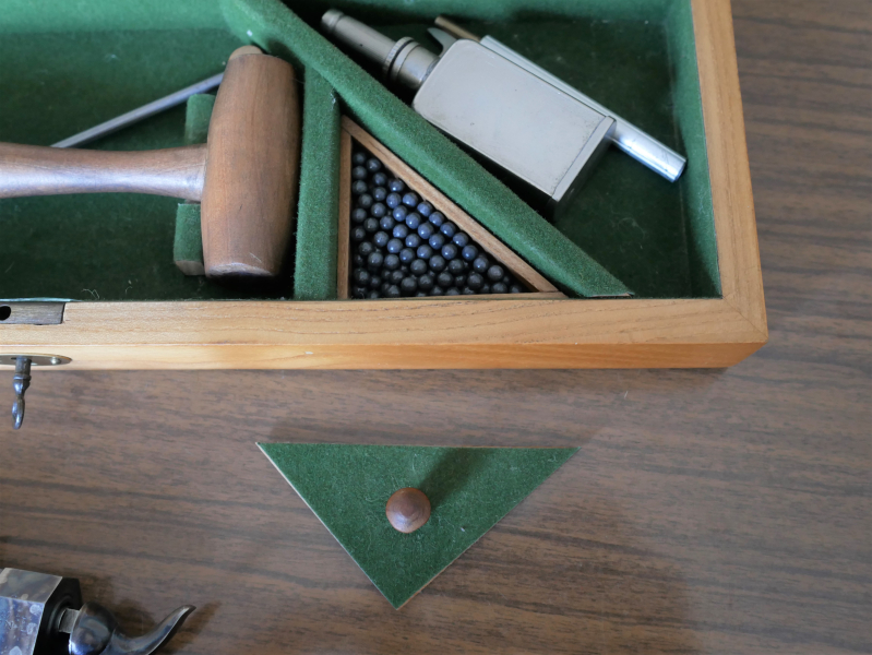 Pedersoli Zimmerpistole Saloon Pistole 4,3 mm Lothar Walther Lauf mit Kasten und Zubehör – Bild 6