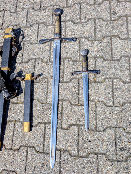 Dresdner Schmiedearbeit: Showkampf-Schwert & Dolch mit Scheiden undLedergürtel – imagen 2