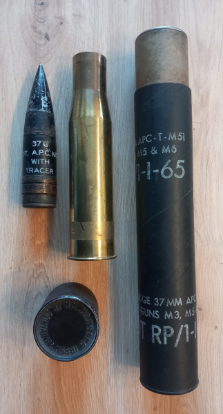 Orig. US 37mm Granate, A.P.C. M51, oig. Farbe und Beschriftung, Container, TOP, Deko, US Army, WK2 – kuva 2