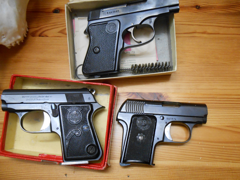 Konvolut 6,35er Pistolen – Bild 2
