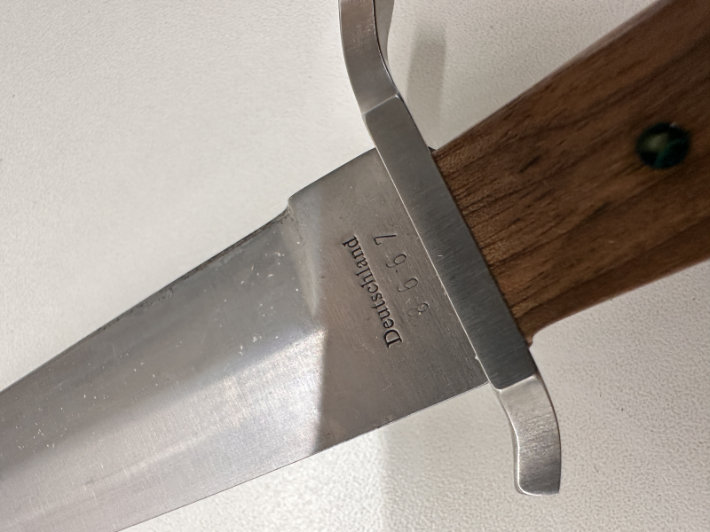 Böker Grabendolch Solingen (C75 Kohlenstoffstahl) – Seriennr. 8667 + Lederscheide 1. WK – Bild 4