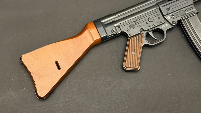GSG StG44 Echtholz 9mm P.A.K. Gas-/Signalwaffe | 25 Schuss | Lederriemen | Schreckschuss | PTB1085 – Bild 2