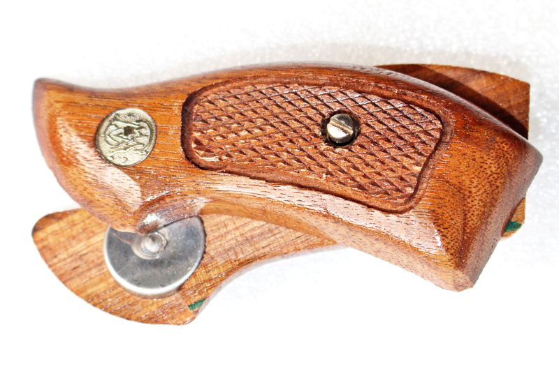 SMITH & WESSON GRIFFSCHALEN .38Special mit SCHRAUBE original – bild 1