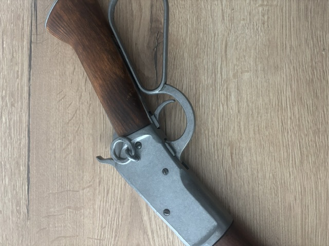 Denix Dekomodell Winchester Mare's Leg Kurzversion Grau - Holzschaft – Bild 4
