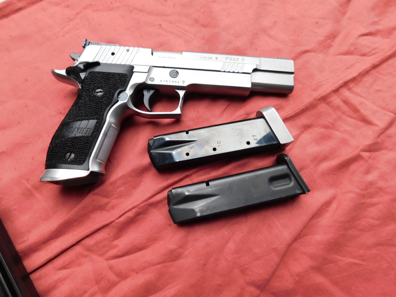 Sig Sauer X-Six, 1. Gen. (Supermatch?) Kal. 9 mm Luger mit Reservemagazin und orig. Koffer – Bild 3