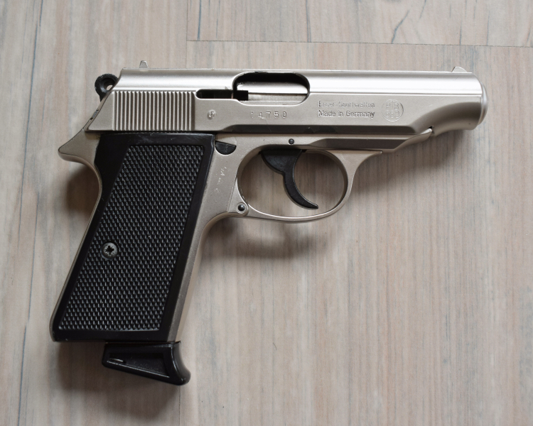 IWG Mod.P900 + Tasche Cal.9mm Knall – Bild 2