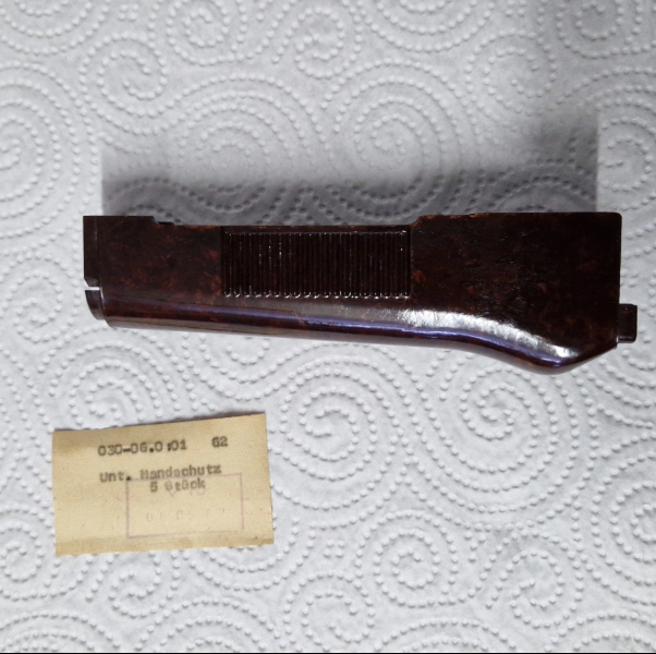 5 Stück Original DDR NVA unterer Bakelit Handschutz für AKM AK74 Yunker und tlw. AK47 Modelle – Bild 2