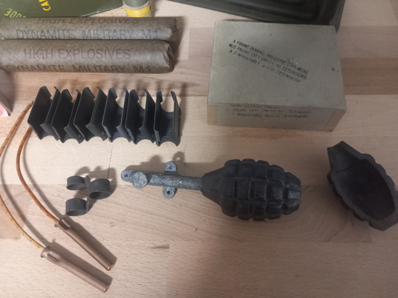 Orig. US Army. Konvolut, Sammelsurium, WW2, Demoltion, Deko, Mine, Sprengfalle – Bild 4