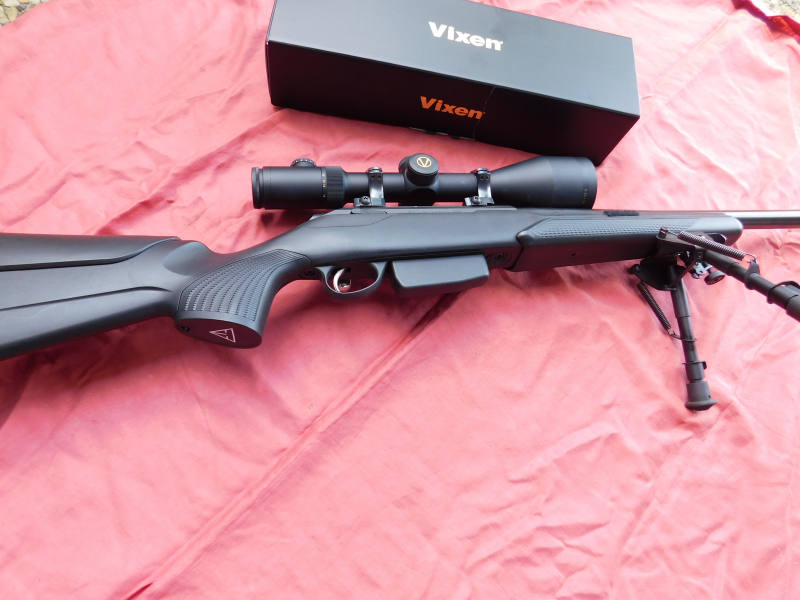 Tikka T3x Varmint, links, Kal. 308 mit ZF Vixen 6-24x58 mildot und Leuchtpunkt auf Sako Montage – Bild 1