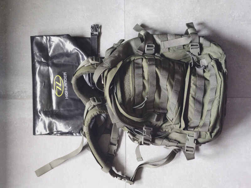 Warrior Assault System DCS Plate Carrier, Rucksack und Zebra Gefechtshelm – Bild 3