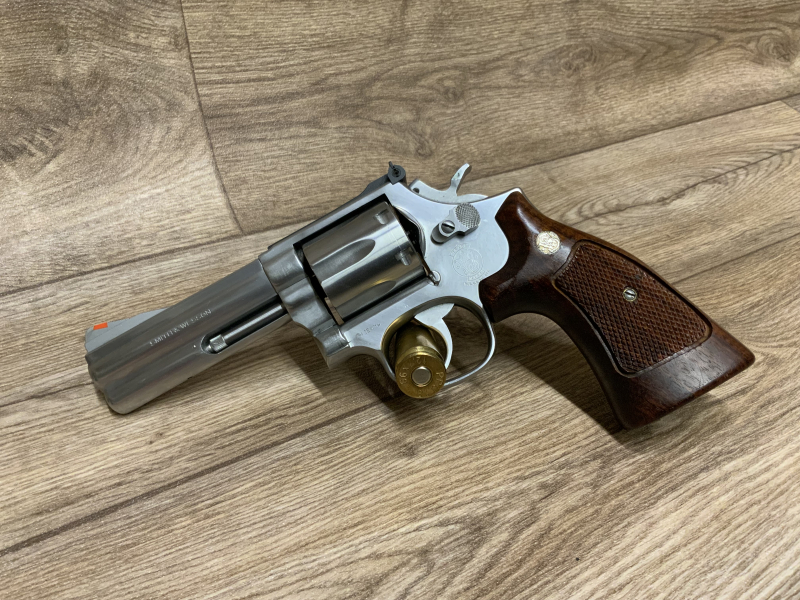 Revolver Smith & Wesson 686 Stainless Steel 4 Zoll .357 Magnum – Bild 1
