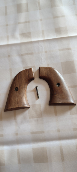 Nussbaumgriffschalen – Bild 1