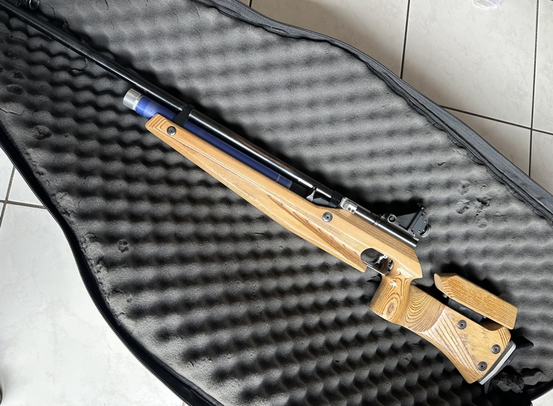 Feinwerkbau P70 Links Matchgewehr Pressluft Luftgewehr Holzschaft – Bild 1