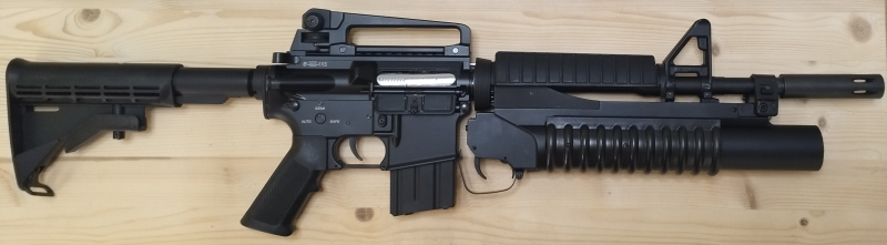 Colt M4 (AEG) + M203 und Zubehör – Bild 1