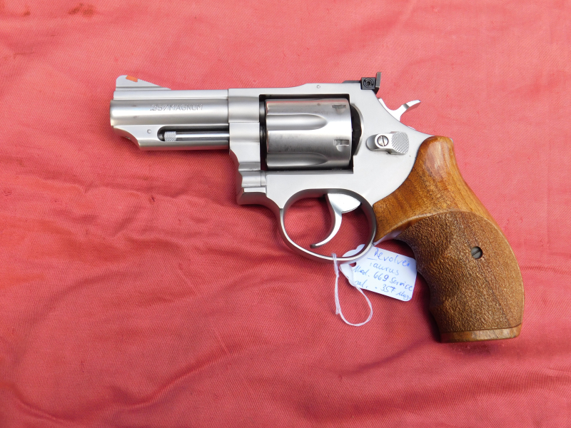 Taurus Mod. 669 Service in Stainless Ausführung, Laufänge 3 Zoll Kal. 357 Mag. Nillgriffschalen – Bild 1