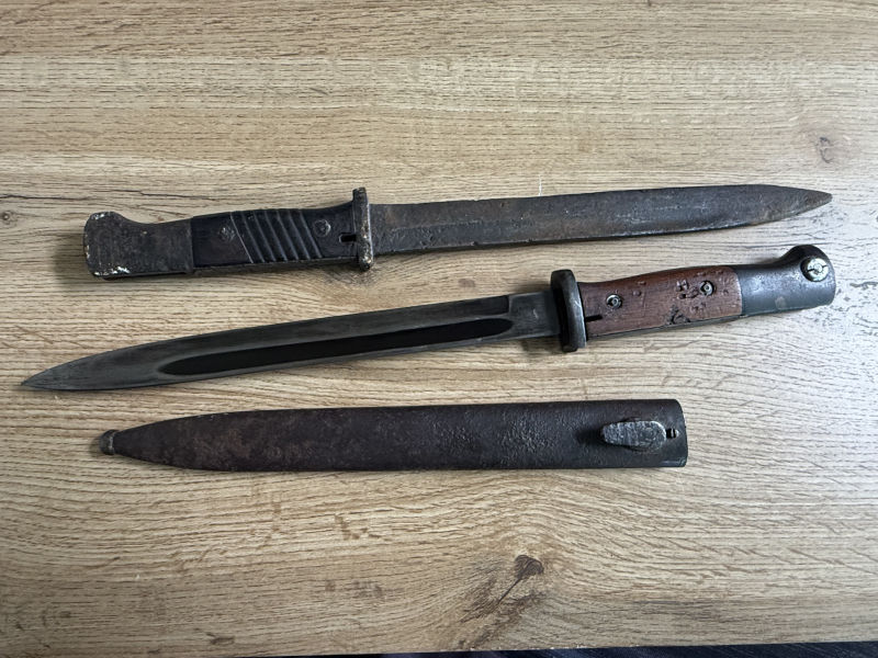 2er-Konvolut Wehrmacht: K98 Bajonette S84/98 III – Holz- & Bakelitgriff – Unrestaurierte Bodenfunde – Bild 5