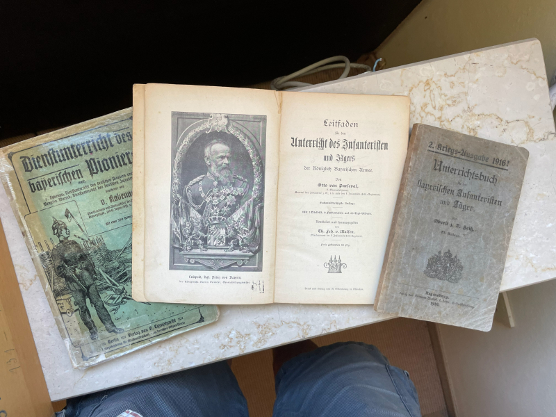 Konvolut/Sammlung von div. militär. Schießlehren, Heeresdienstvorschriften, usw. im Karteikasten – Bild 6
