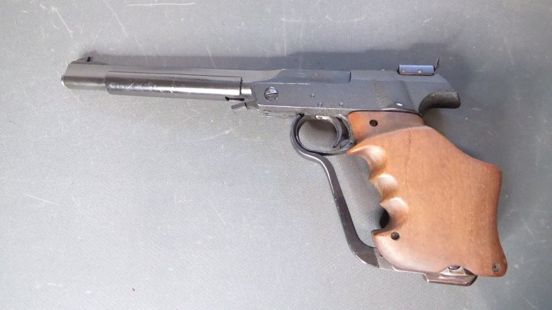 alte Match Luftpistole von Walter Modell 3 Kal.4,5 mm, angepassten Holzschalen – Bild 1