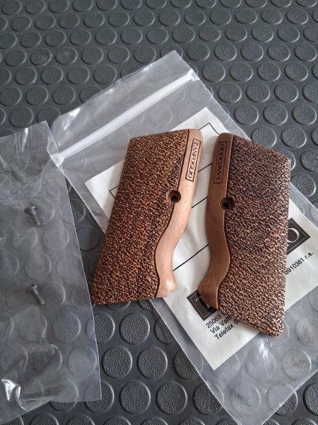 Tanfoglio Holzgriffschalen – billede 1