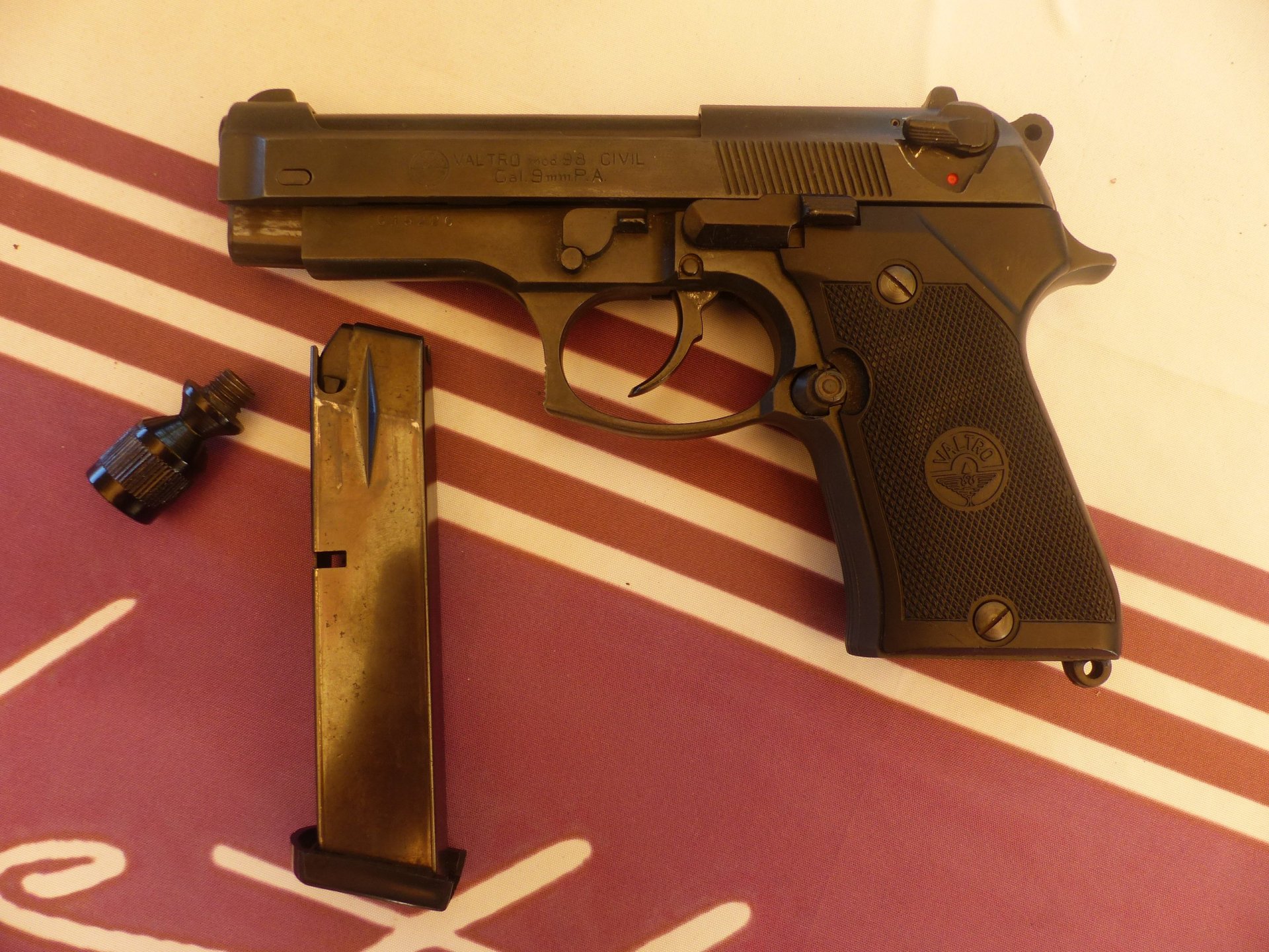 Valtro 98 Civil Cal. 9mm PAK - Beretta 92 Centurion Klon mit Abschussbecher für Raketen – Bild 1