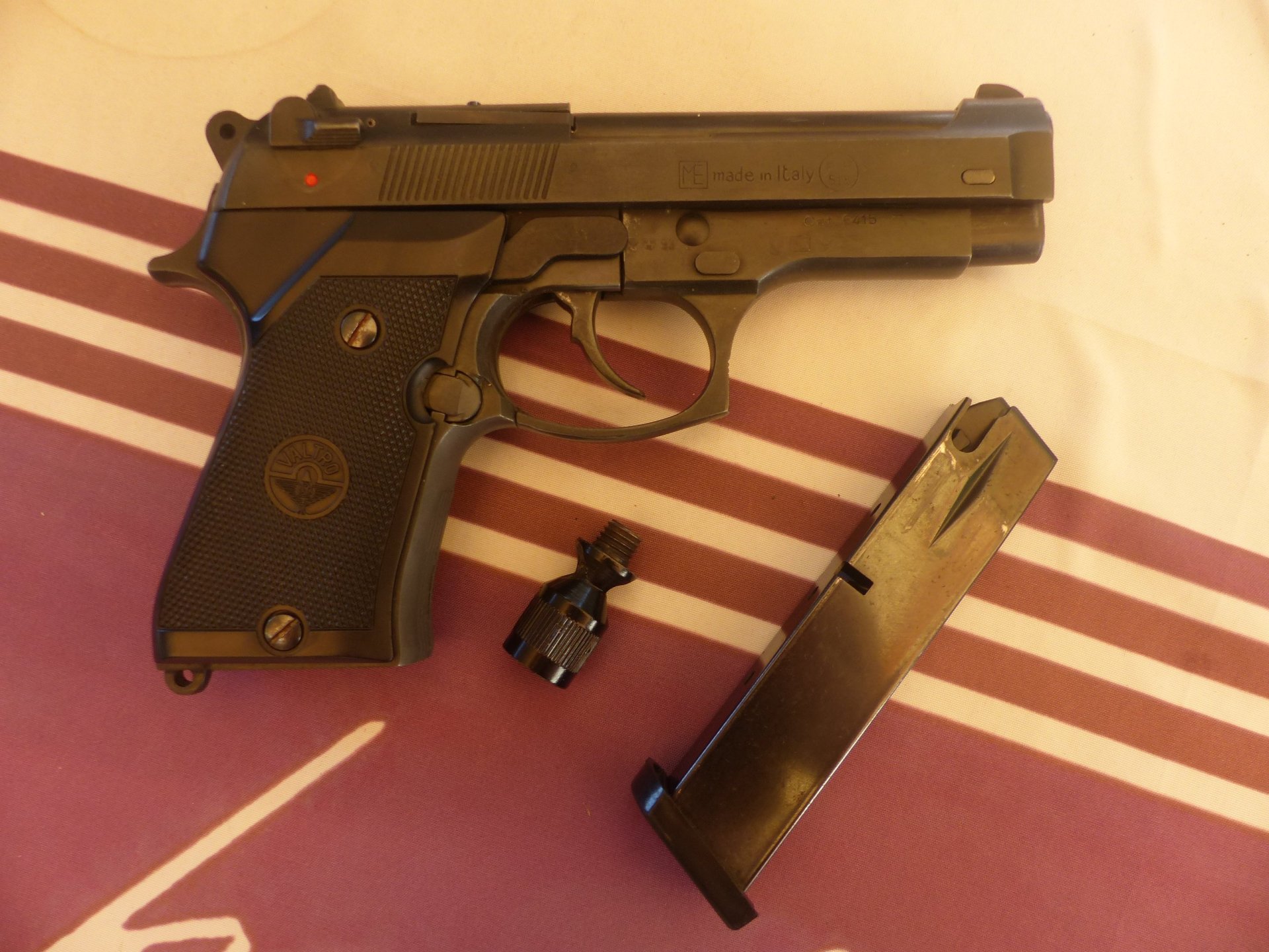 Valtro 98 Civil Cal. 9mm PAK - Beretta 92 Centurion Klon mit Abschussbecher für Raketen – Bild 2