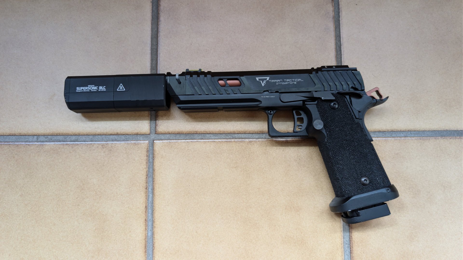 TTI Pit Viper (R601) HiCapa GBB – Bild 1