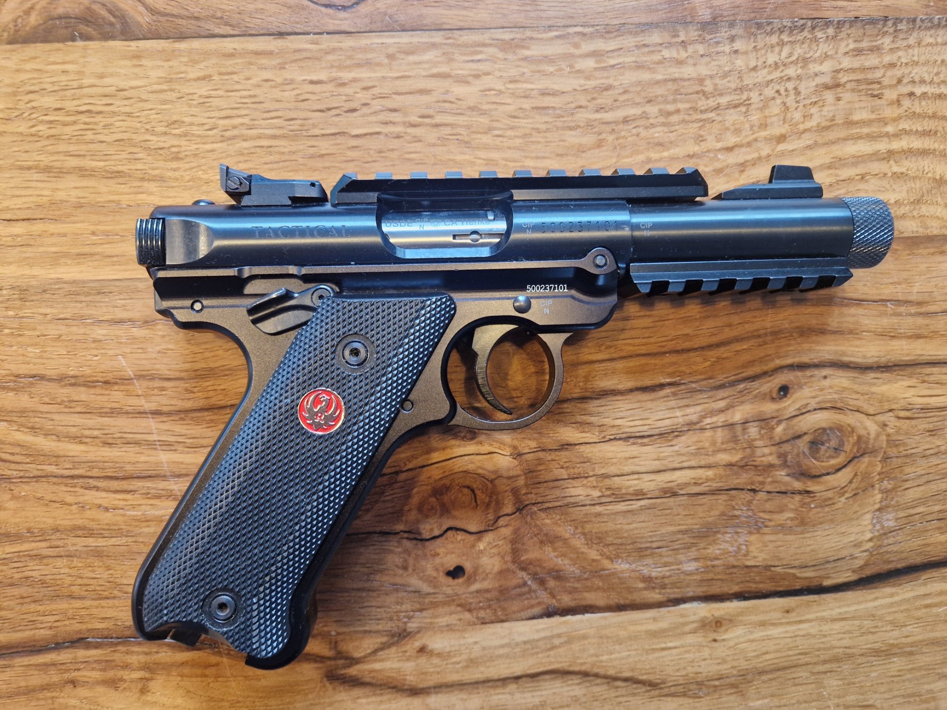 Ruger Mark IV Tactical .22 l.r. | Vortex Venom Red-Dot Visier | 4 Magazine | Top Zustand – Bild 5