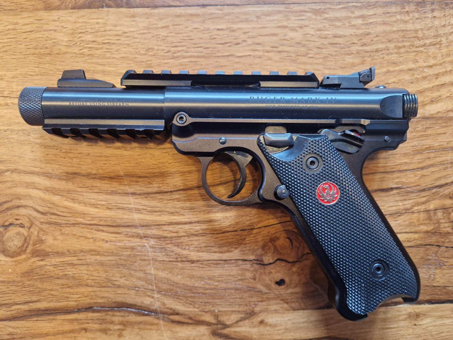 Ruger Mark IV Tactical .22 l.r. | Vortex Venom Red-Dot Visier | 4 Magazine | Top Zustand – Bild 4