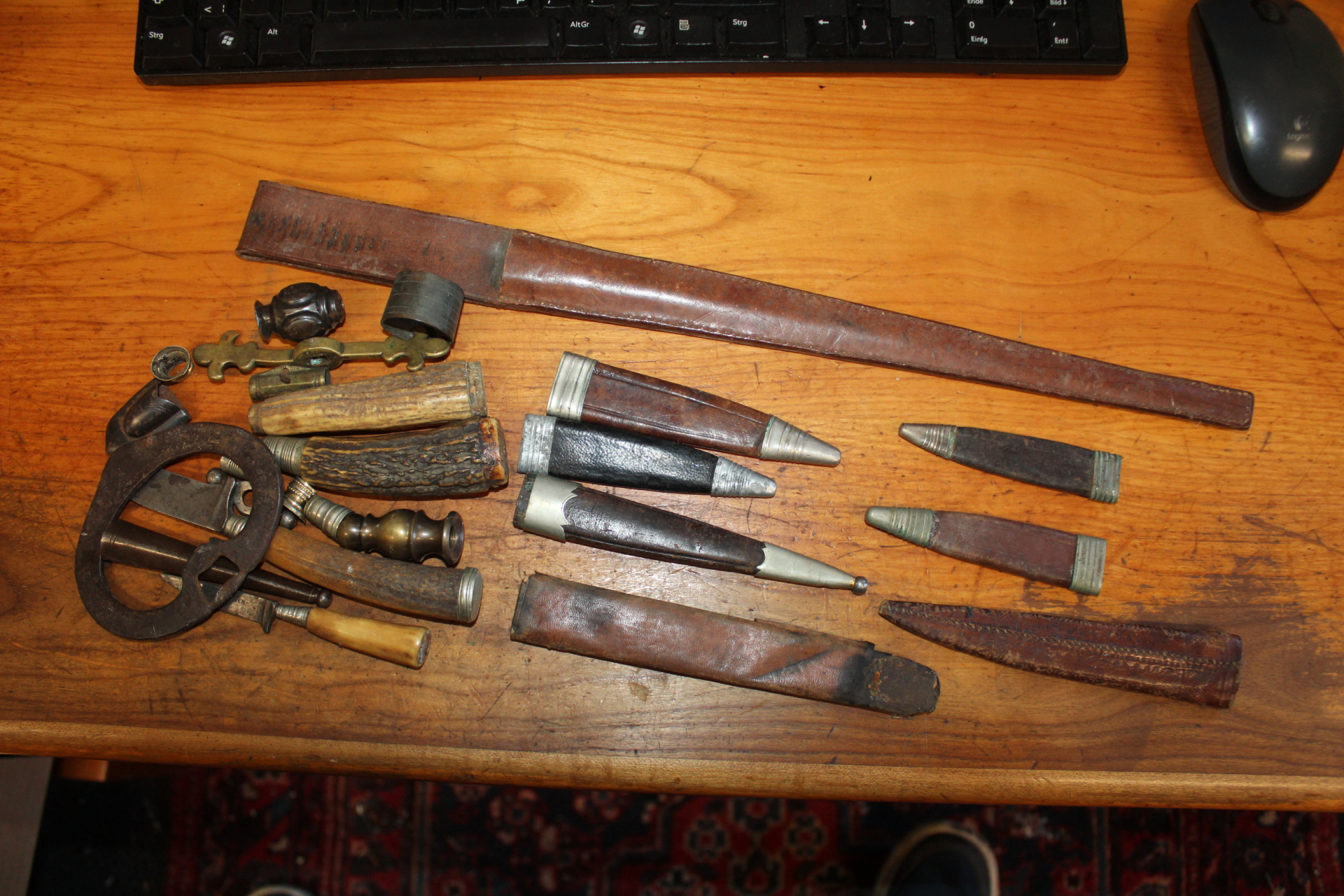 KONVOLUT MESSERBESCHLÄGE SCHEIDEN PARIERSTANGE usw.. alles URALT – Bild 1