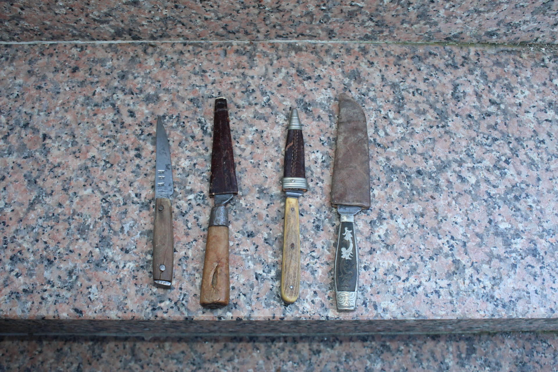 4 antike MESSER URALT gemarkt VIER ALTE MESSER JAGDMESSER – Bild 1