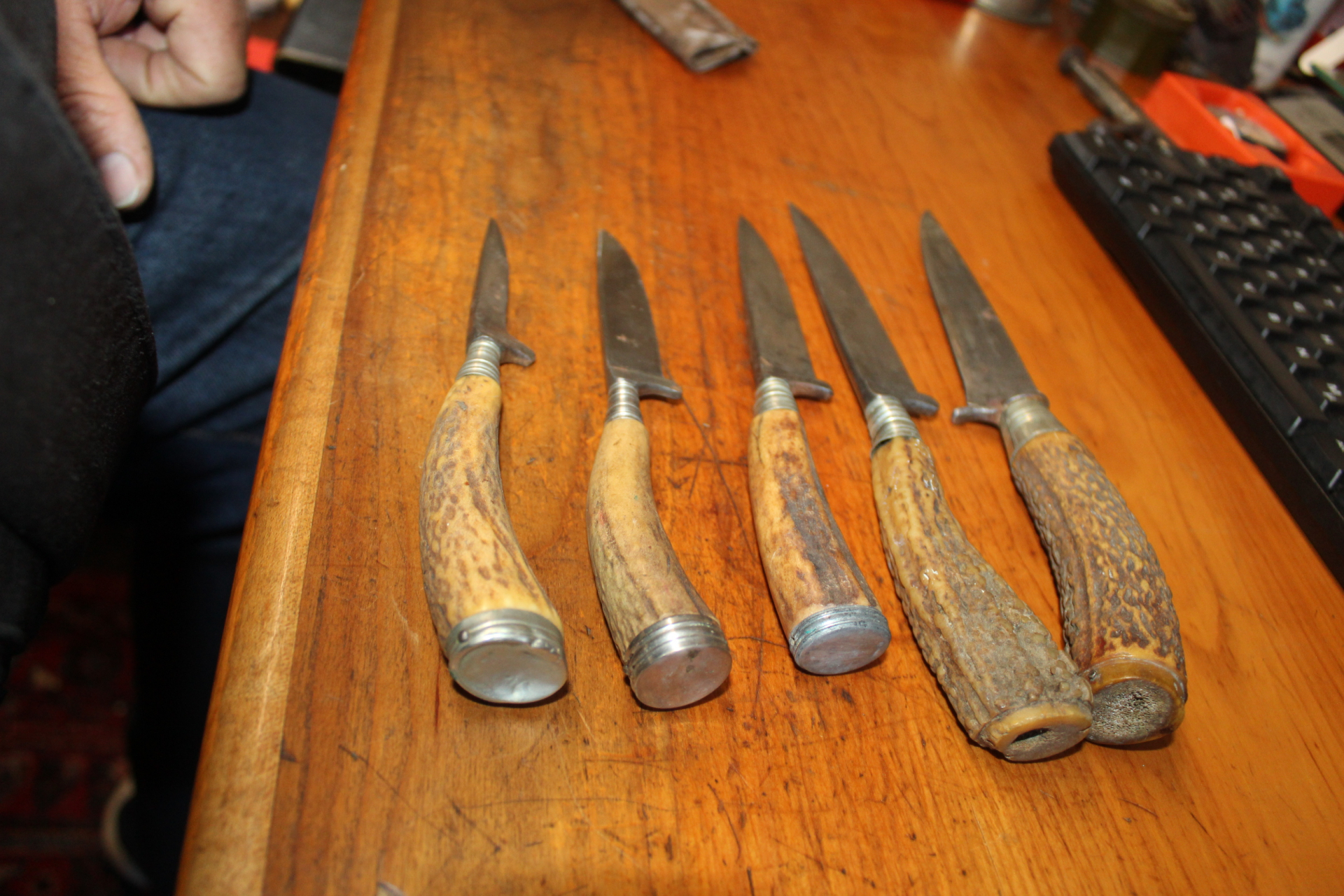 5 JAGDMESSER + TRACHTENMESSER URALT 5 JAGDMESSER – Bild 1