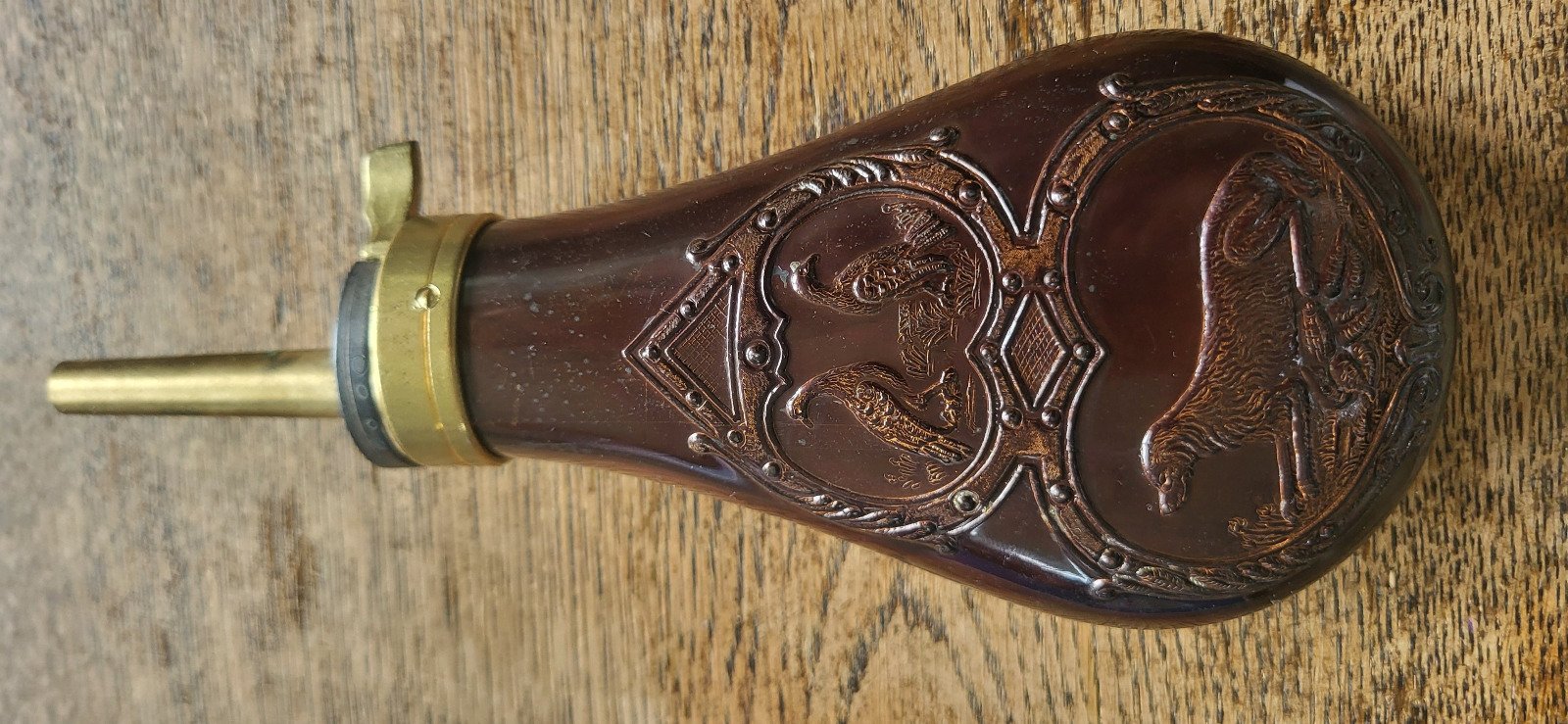 italienische Pulverflasche für Vorderlader / Pulverfüller / Jagdmotiv mit Schachtel – Bild 2