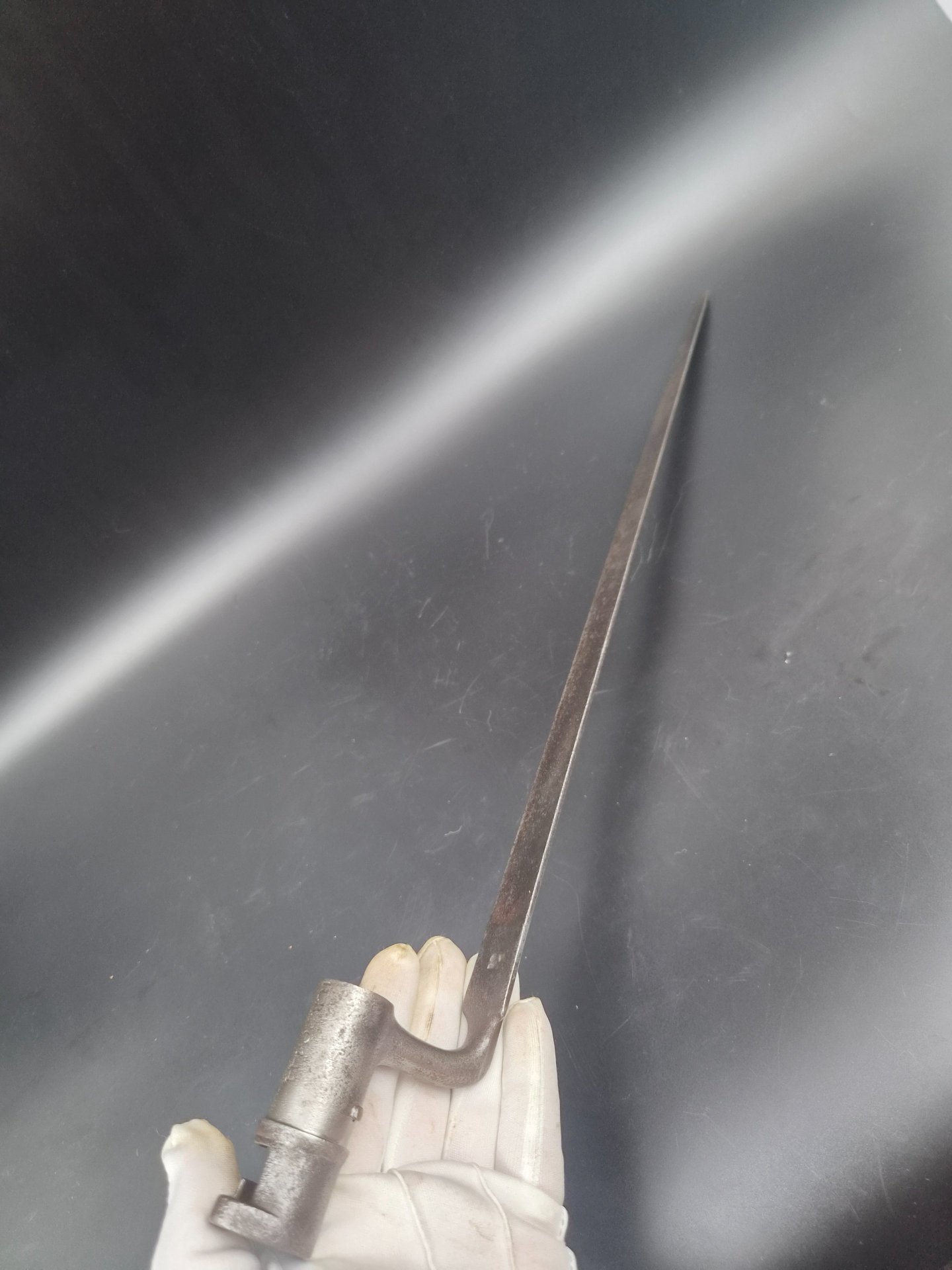 Dänisches Tüllenbajonett "1LB.2G.J 44", dreikantig – Bild 3