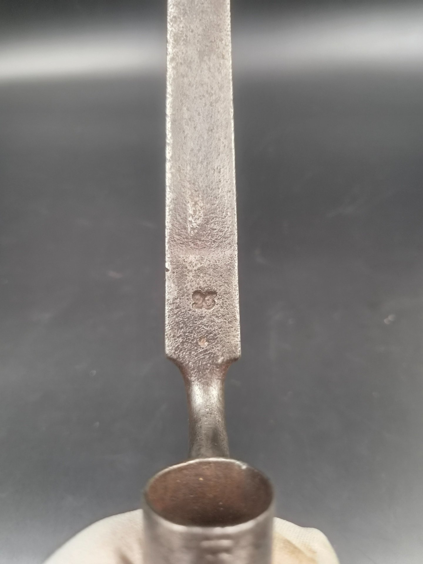 Dänisches Tüllenbajonett "1LB.2G.J 44", dreikantig – Bild 5
