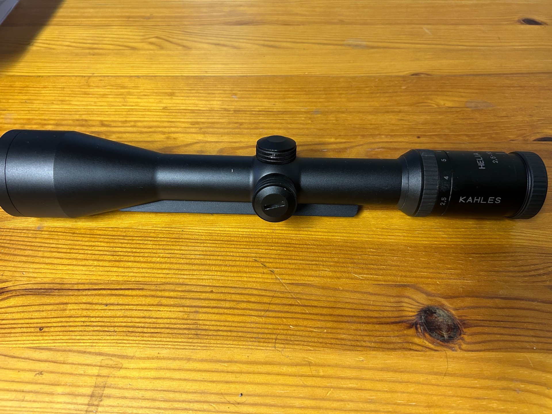 Kahles CSX 2 - 10 x 50 mit 70° Prisma-Schiene Absehen C-Dot – Bild 1