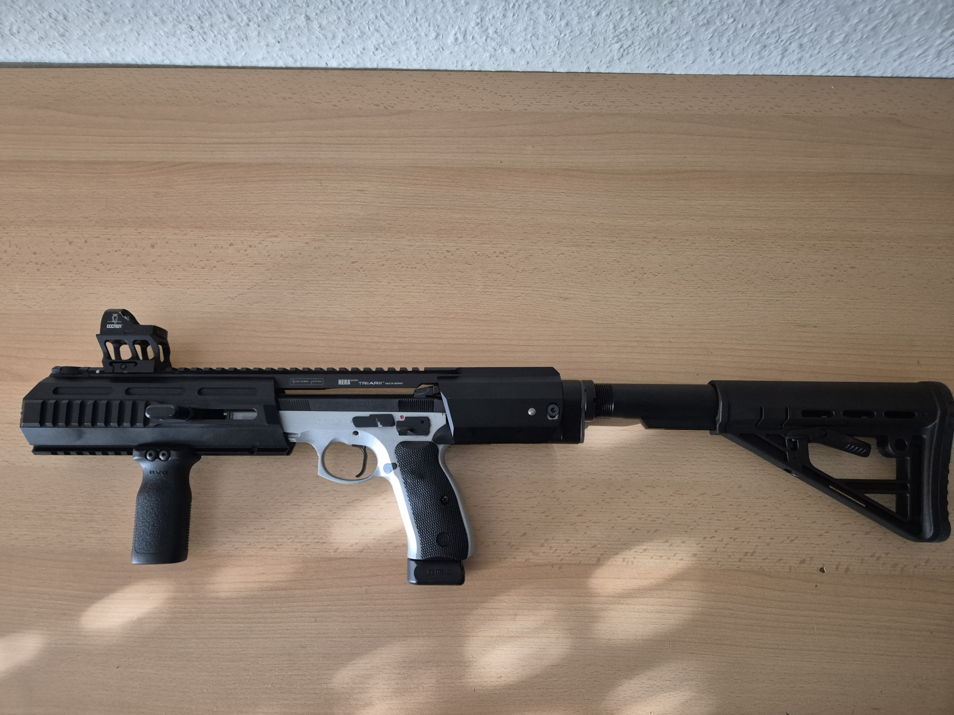 HERA Triarii Pistolenschaft RTU SFU CZ 75 SP01 inkl. Docter Ponit – Bild 1
